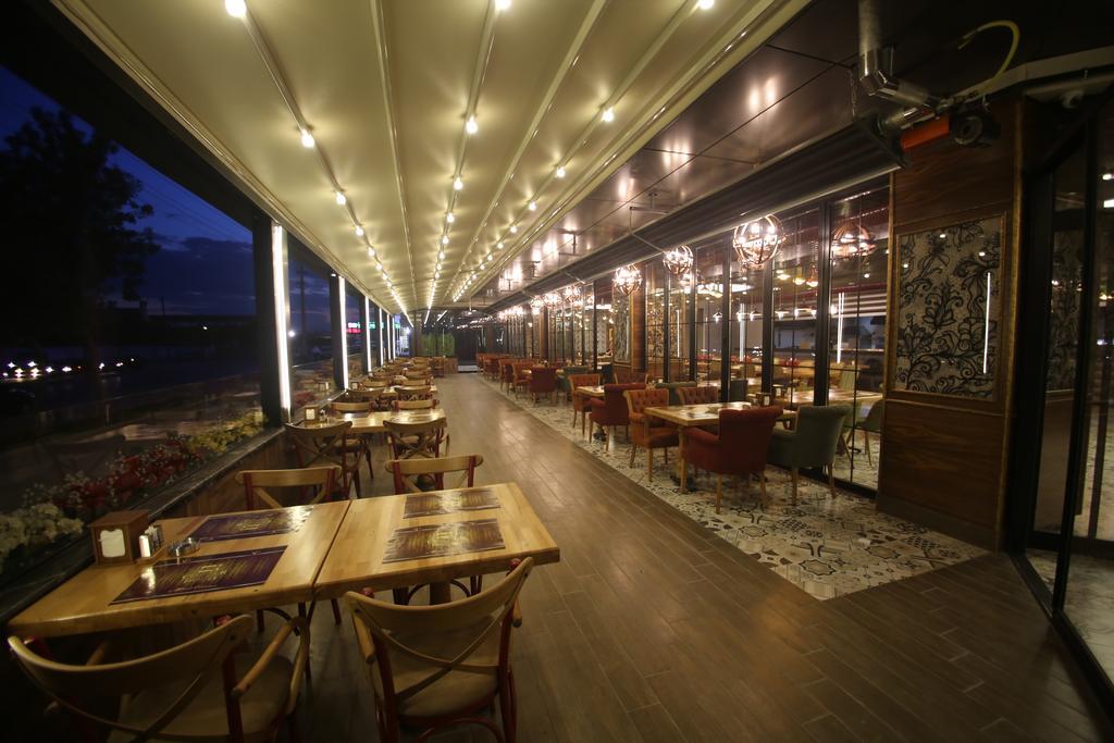 The Corner Hotel Sincan Exterior photo